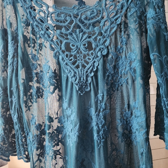 Beautiful turquoise/green embroidered lace tunic top - Picture 5 of 7